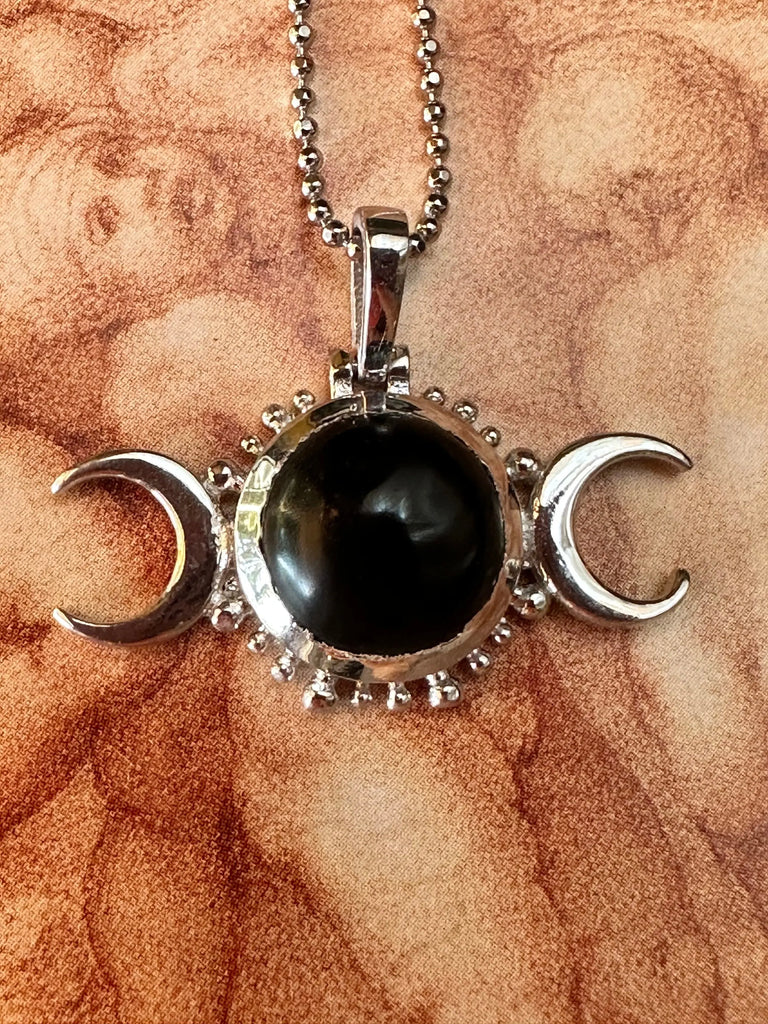 sterling silver pendant with onyx stone.